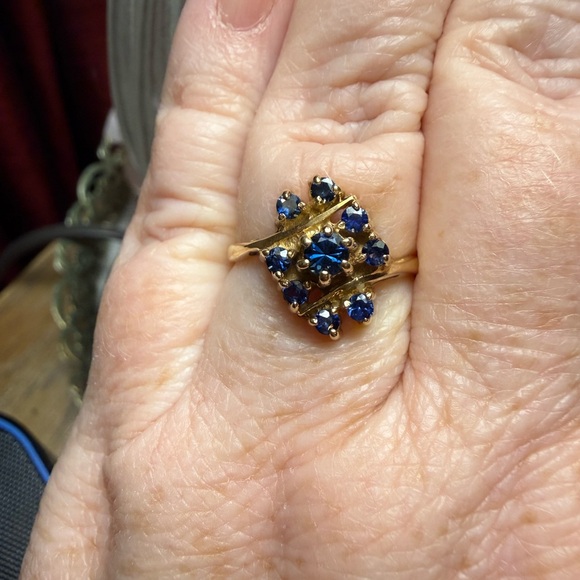 Elegant 14K Yellow Gold Vintage Genuine Blue Sapphire Ring Size 9